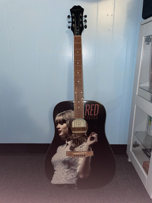Red (Taylor s Version) Acoustic Guitar Limited Edition Collector s Item