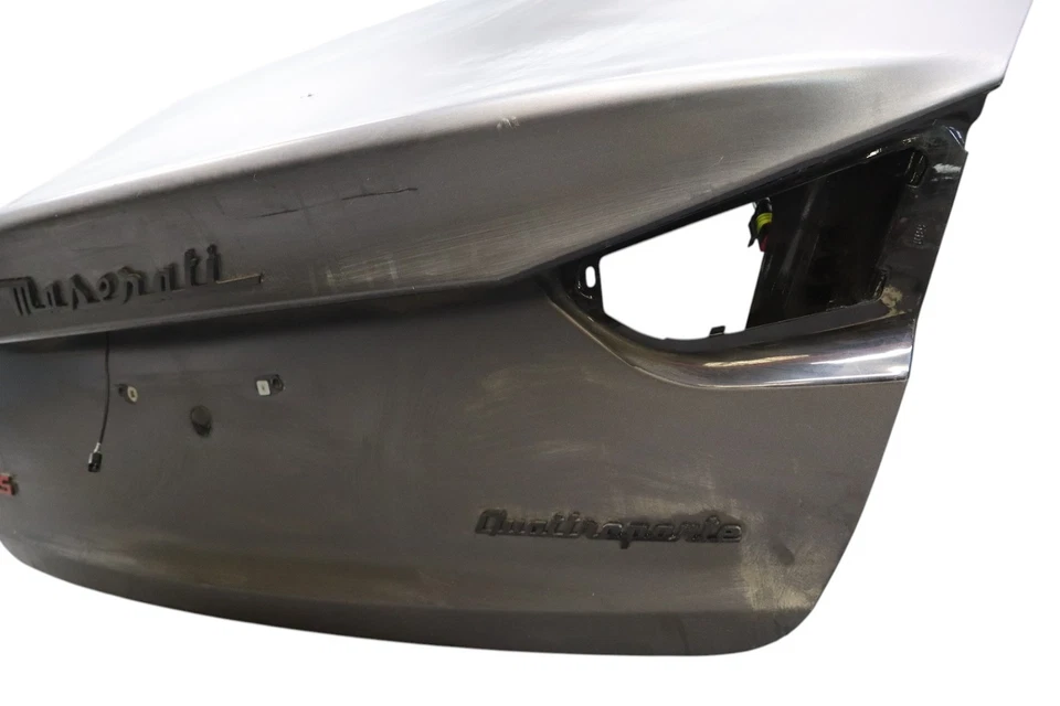 Conjunto de panel de tapa de maletero trasero Maserati Quattroporte GTS 14-24 673005300 FABRICANTE DE EQUIPOS ORIGINALES Foto 4 de 4