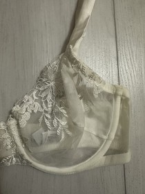 La Perla Beige Bra Sz 32E Ivory Embroidered Floral Mesh EUC