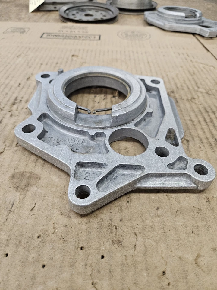 СРЕДНЯЯ ПЛАСТИНА ПОДДЕРЖКИ ПОДШИПНИКА BW BORG WARNER # T10-107A для 4-скоростной коробки передач T10 - Изображение 4 из 4