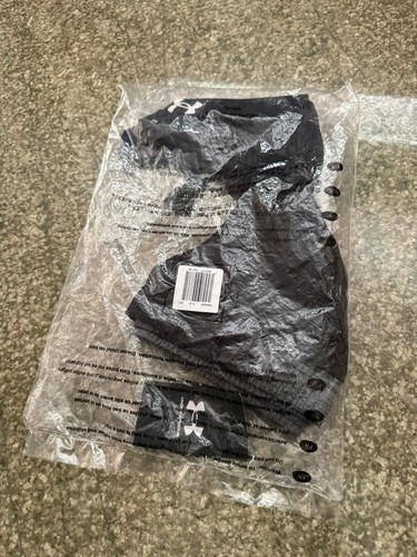 Under Armour Boys 9" Locker Pocketed Shorts 21U Black YMD - Picture 2 of 3