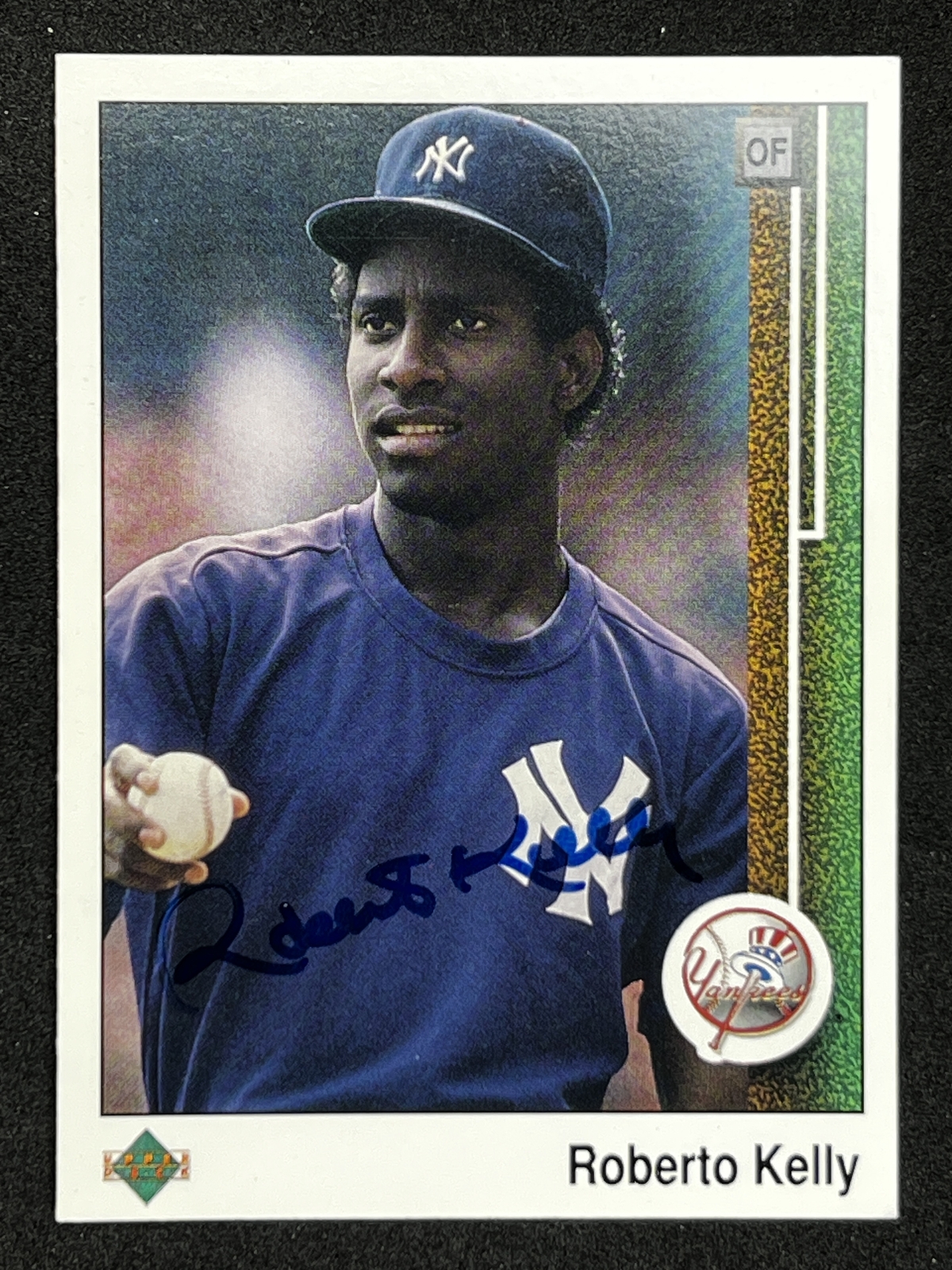 1989 Upper Deck #590 Roberto Kelly Autographed New York Yankees