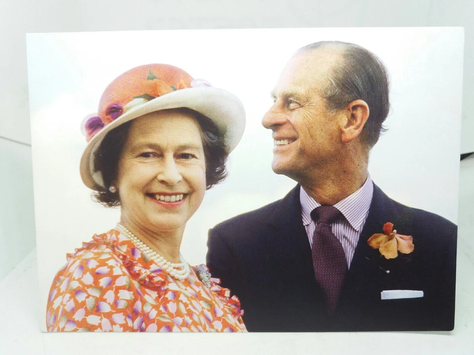 Set of 3x New Beautiful Vintage Postcards HM Queen Elizabeth II & Prince Phillip - Image 4 of 4