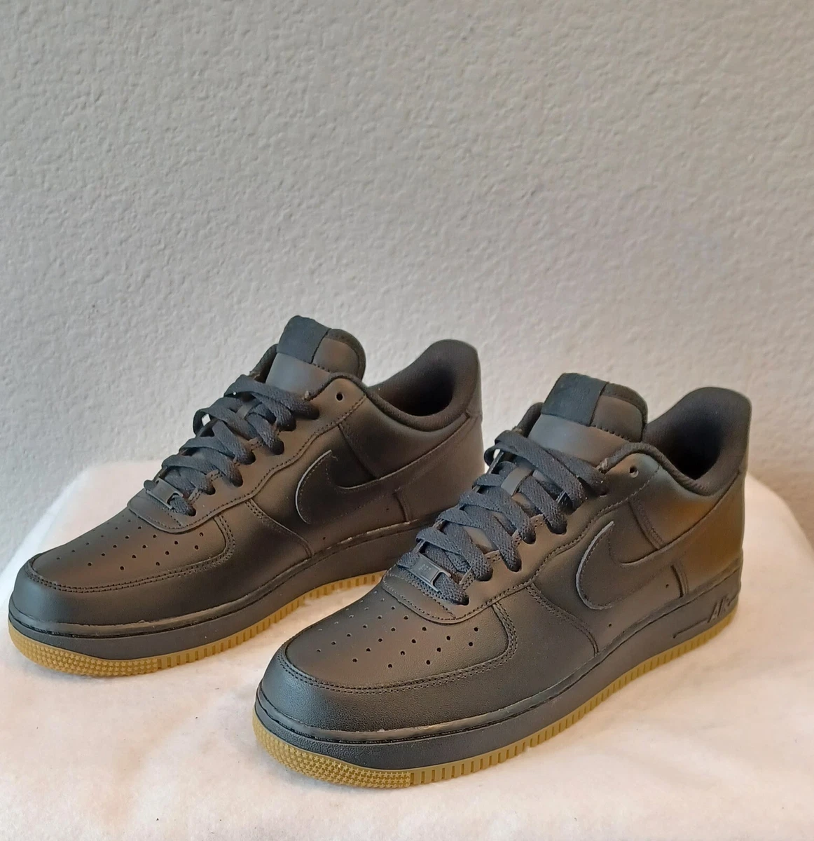 mens nike gum bottom shoes