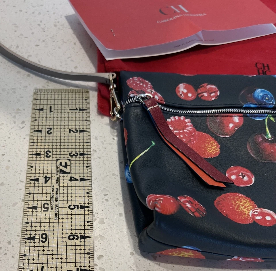 Cartera Carolina Herrera / Fondo negro - fruta Foto 4 de 4