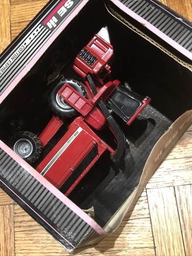 ERTL 1/64 scale Case IH Cotton Express 2555 Cotton Picker #4300 - Picture 10 of 10