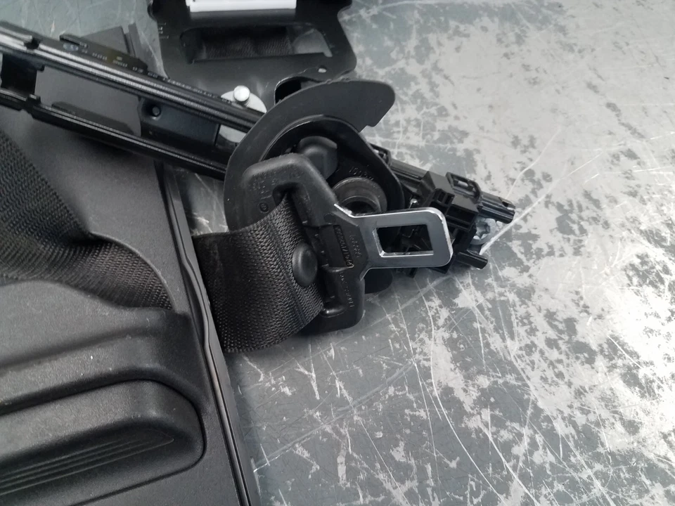 Juego de cinturón de seguridad Mercedes AMG C 63 2020 - bloqueado #2454 A10 Foto 4 de 4