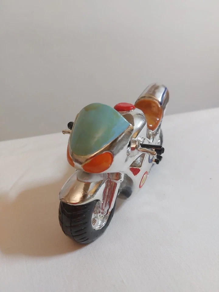 Moto da corsa in resina N.46 argentata - Immagine 2 di 4