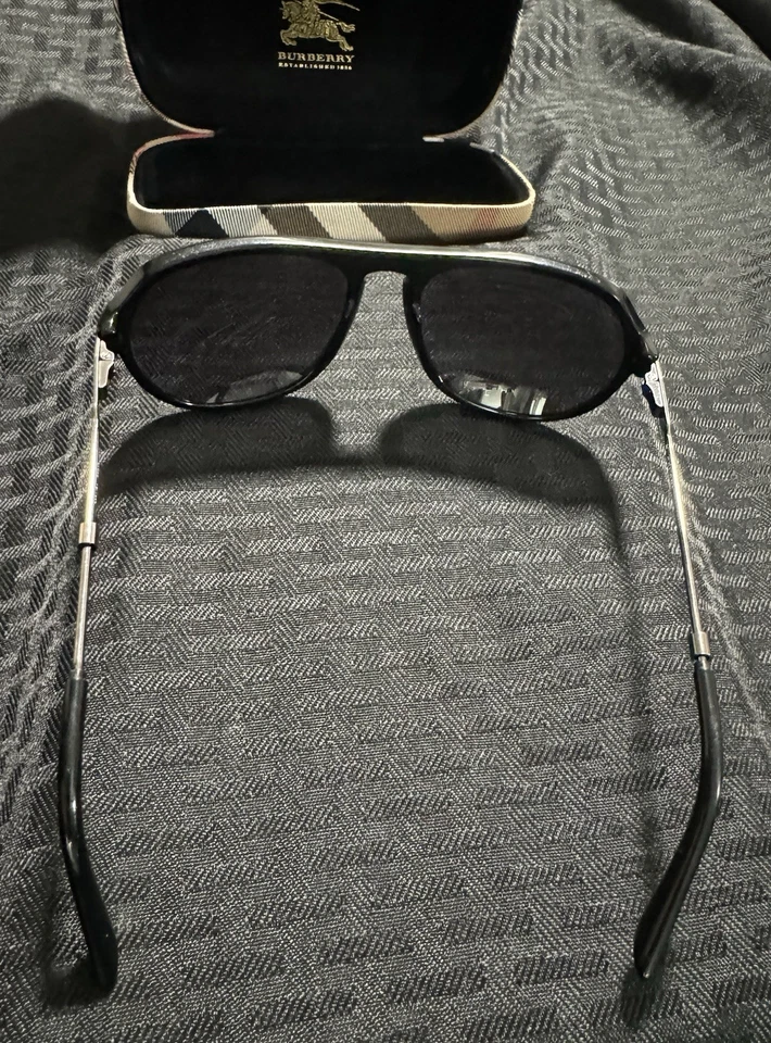 Gafas de sol Burberry 4116 negras ovaladas Foto 4 de 4