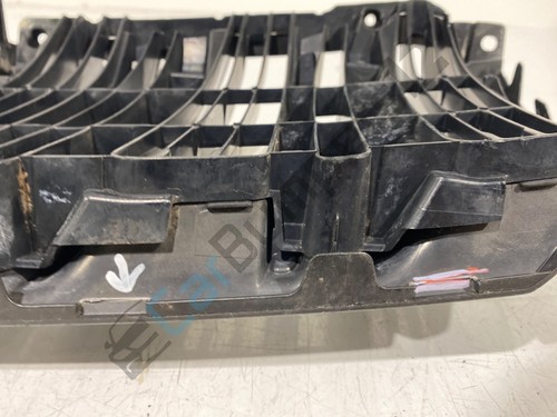 TOYOTA LANDCRUISER 2009-ON FRONT GRILLE 53114-60080 - Picture 6 of 11