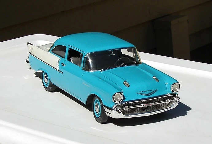 Highway 61 1957 Chevy 150 Utility Sedan 1/18 Diecast Model Turquoise Ivory - Image 3 of 4