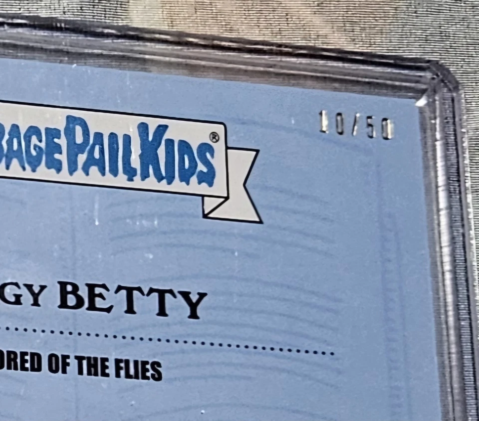 GPK Garbage Kids 2022 Bored of the Flies Patch Relic Buggy Betty 10/50 Perfect - Image 3 of 3