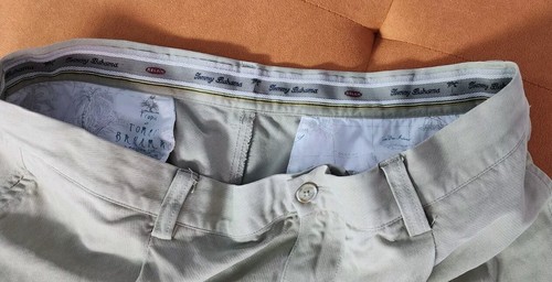 Tommy Bahama Mens Shorts 34 Beige 100% Silk Pleated Front Casual Chino 8" Inseam - Picture 3 of 5