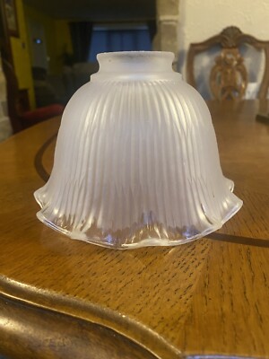 VINTAGE GERIPPTER UND GEWELLTER RAND HOLOPHAN STIL LAMPENSCHIRM 2 1/4 FITTER