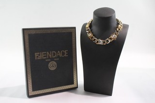 Collar Fendace Tono Mixto Distintivo Conjunto Piedra Bordillo En Caja Firmado Marca