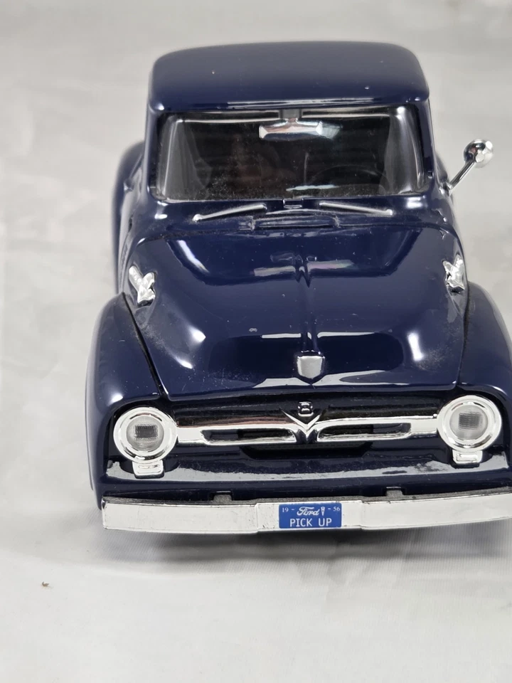 Motormax Reino Unido. Camioneta pickup Ford Stepside V8 1955 diecast escala 1/24 azul marino Foto 4 de 4