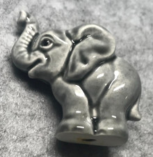 Goebel-Elefant, Porzellan,  1967 ,  5 cm   hoch,   im  TOP-Zustand,   hell-grau