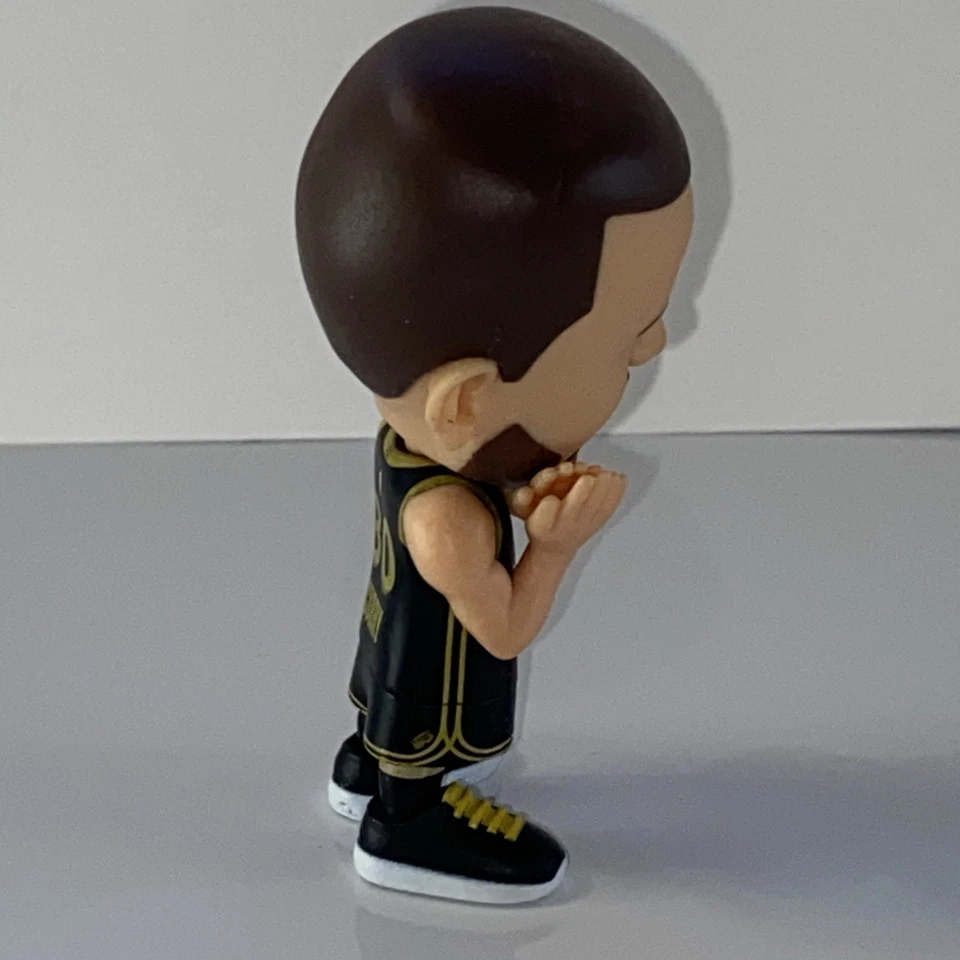 Steph Curry Zuru 5 Sorpresa NBA Ballers Súper Raro Coleccionable Camisa Negra Dormir Foto 4 de 4
