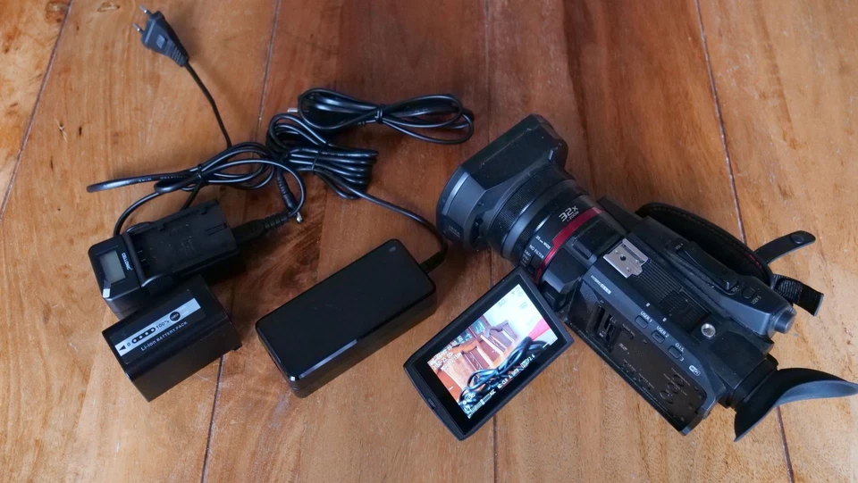 Panasonic HC-X2000E Ultrakompakter 4K 60p Handheldcamcorder - Schwarz - Bild 3 von 4