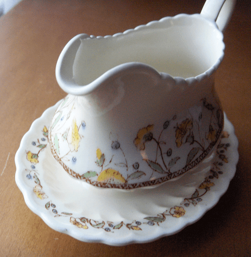 Vernon Kilns Hibiscus gravyboat~hand tinted transferware design~Pristine-NR! - Picture 2 of 5