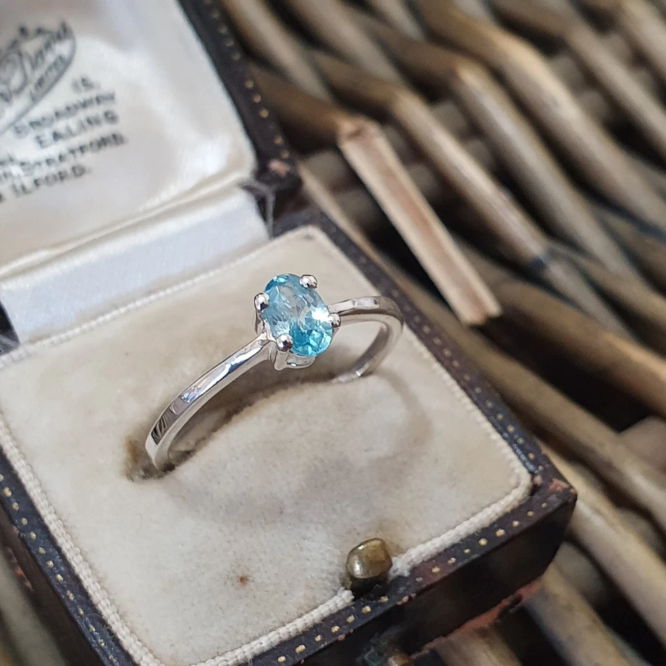 Anillo de plata de ley 925, anillo de circón azul tanzano, tamaño R.5 EE. UU. 8.75, solitario Foto 2 de 4