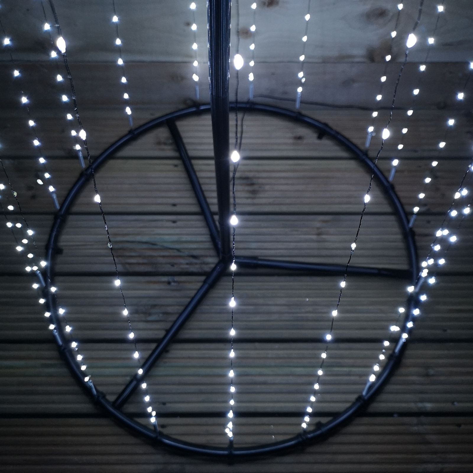 1.8m Outdoor Maypole Christmas Tree with 560 Ice White 10 Flashing LEDs 5029936923325 eBay