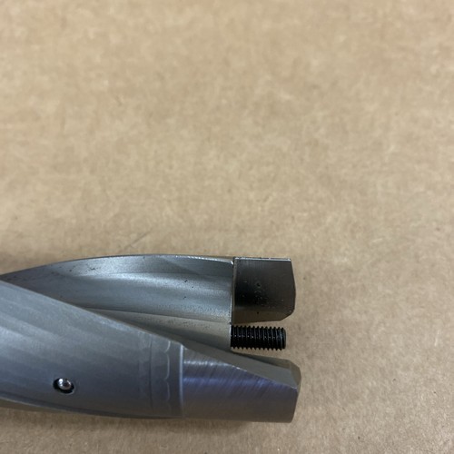 Kennametal KSEM 1.0625" Coolant Thru Indexable Drill Body KSEM1063R3SSF125 3xD - Picture 8 of 9