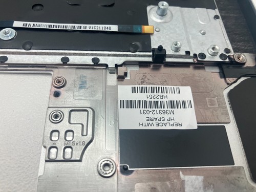 M36312-031 - Top Cover with Backlit UK Keyboard for HP EliteBook 840 G8 #9350012 - Afbeelding 3 van 4