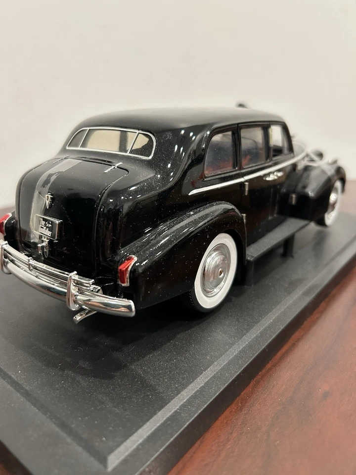 Jada Toys El Padrino 1940 Cadillac Fleetwood Series con 2 figuras diecast 1:18 Foto 4 de 4