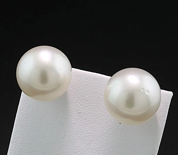 15,0 mm Ein paar runde Südseeperlen-Ohrstecker weiß 750 Gold Wert 5.000 Euro