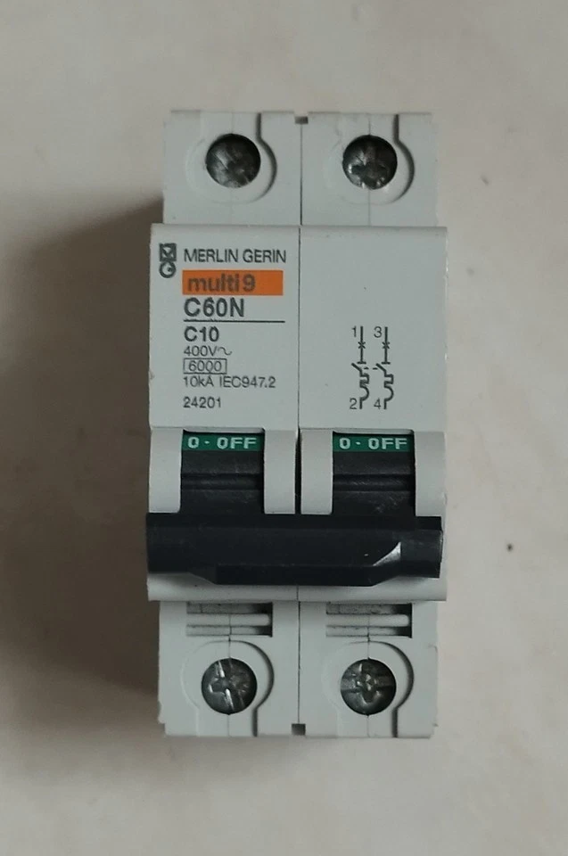 Disjoncteur MERLIN GERIN C60N C10 400V~ Réf 24201 Multi 9 bipolaire 2p - Photo 1/1