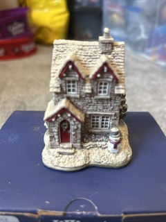 Lilliput Lane Christmas Collection Millbank Cottage With Deeds And Box