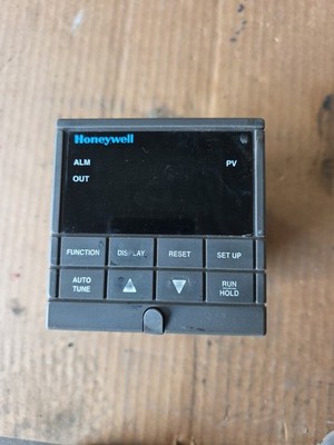 Honeywell UDC2000 Mini-Pro, model DC200E-1-000-100000-0
