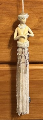 Vintage  Putting on the Ritz Sophisticated 20 s Lady Hand Beaded Tassel Doll 11 
