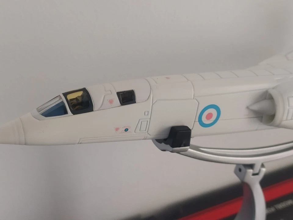 A Corgi die cast model limited edition 1:72 AA38602 BAC TSR-2, XR222 CORGI - Immagine 4 di 4
