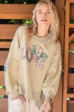 POL CLOTHING ROUND NECK LONG SLEEVE LOVE LETTERING TOP OLIVE POWDER-SIZE MEDIUM