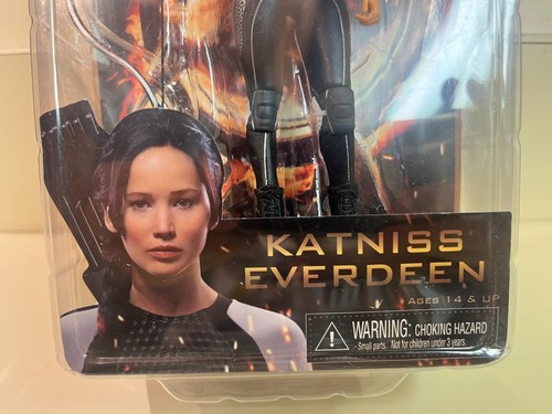Figura Coleccionable Katniss Everdeen Juegos del Hambre En Llamas NECA Carrete Juguetes - Imagen 5 de 9