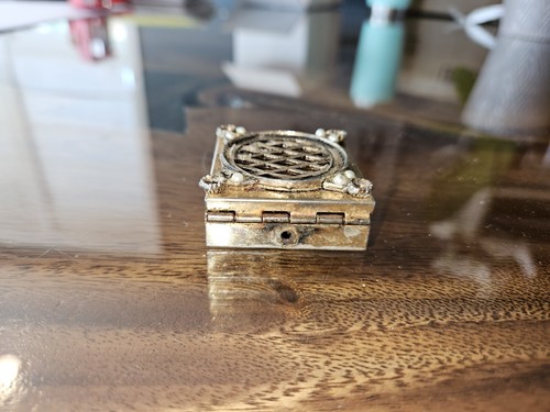 Vintage Brass Pill Box/Snuff Box/ Pocket-Purse Ashtray - Picture 8 of 8