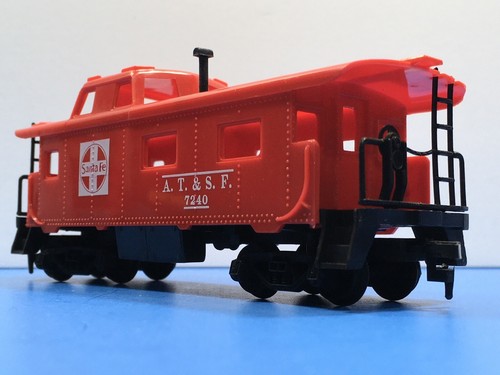 HO Scale “ATSF Santa Fe” 7240 Freight Train Caboose Car #11 - Picture 2 of 12