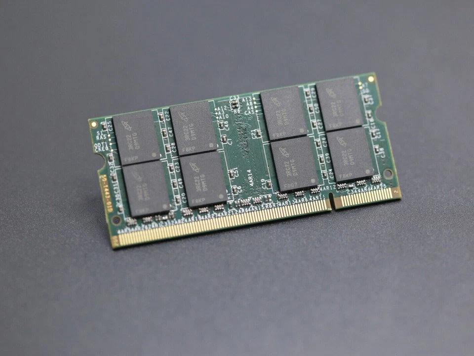 Crucial 4GB DDR2 800MHz SO-DIMM RAM PC2-6400 1.8V CL6 Laptop Memory CT51264AC800 - Image 2 of 3