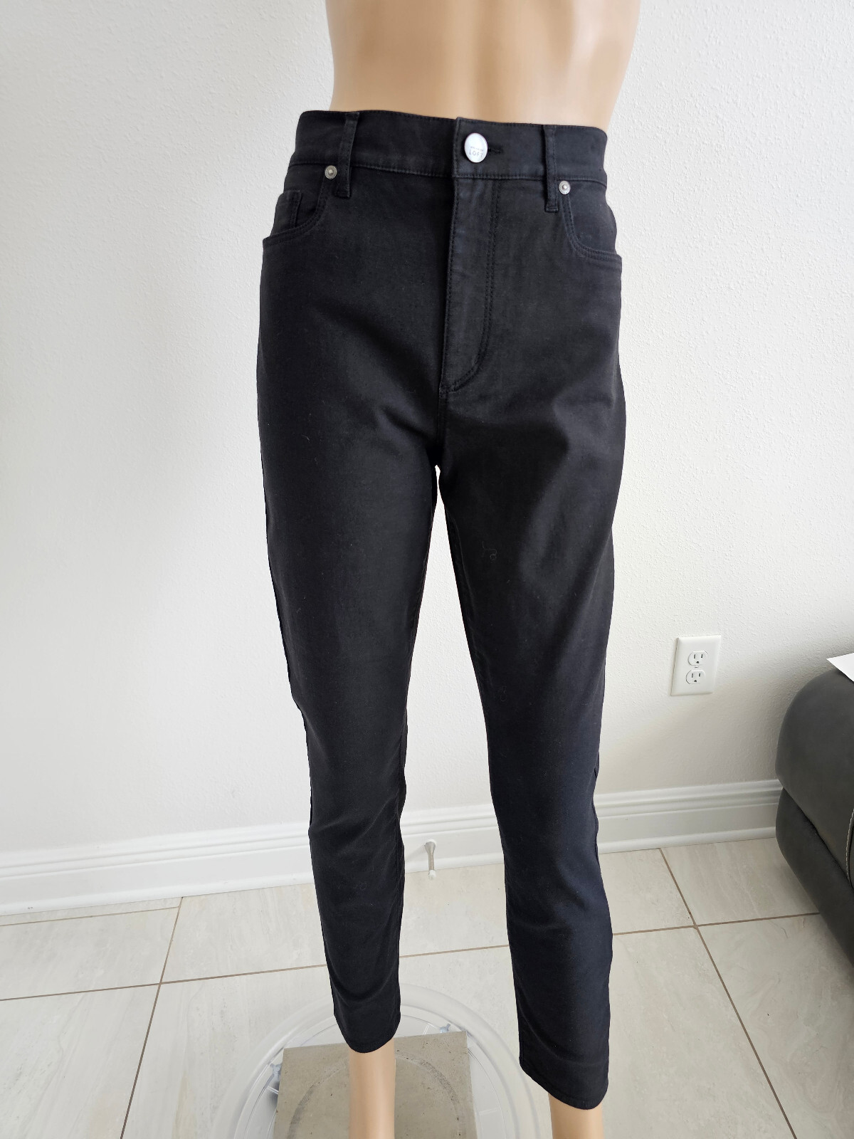 Ann Taylor Loft のブラックコットンブレンドストレッチスキニーパンツ