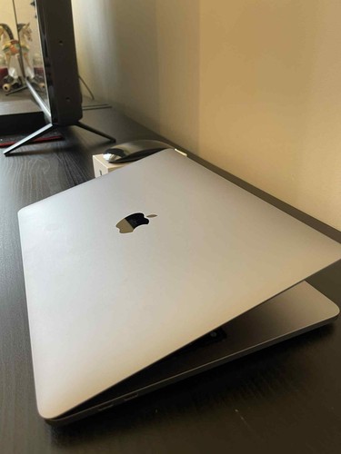 Apple MacBook Pro 13" Grey - M1 3.2GHz 8GB RAM 256GB + Magic Mouse 2 Minimal use - Picture 5 of 12