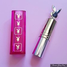 Lápiz labial Playboy Calendario Niña lápiz labial Miss May púrpura rosa FS .13 oz nuevo en caja
