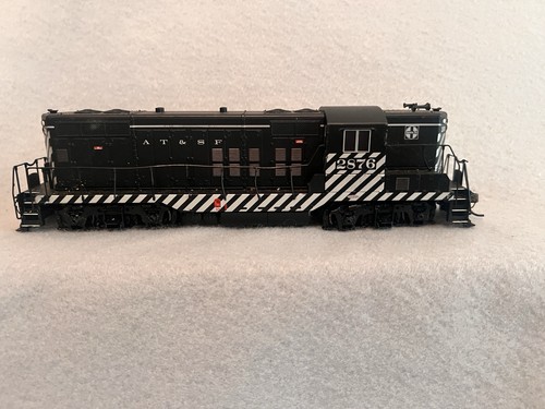 Locomotora diésel Bachmann HO EMD GP9 ATSF Santa Fe a rayas cebra 62803 DCC | Condition: Used