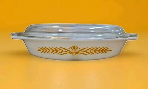 Vintage 1960 Pyrex 1.5 Qt Divided Casserole Dish with Lid - Royal Wheat