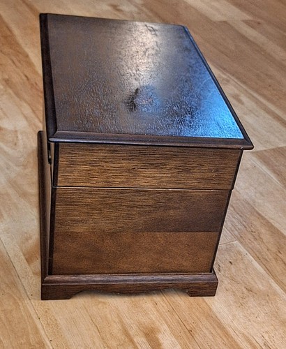 Organizador de costura estilo cofre de madera vintage con caja de pasadores de carrete 13"x8"x7" usado en excelente estado - Imagen 10 de 10