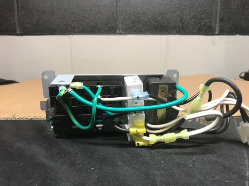 APC Power Panel 6-Outlet + 1 Twist Lock - Picture 4 of 7