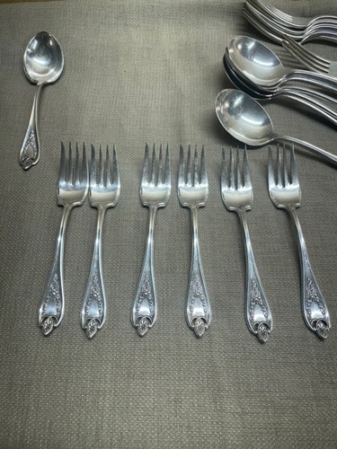 Rogers Brothers 1847 Old Colony Pattern Flatware lot of 33 pieces forks spoons - Picture 4 of 23