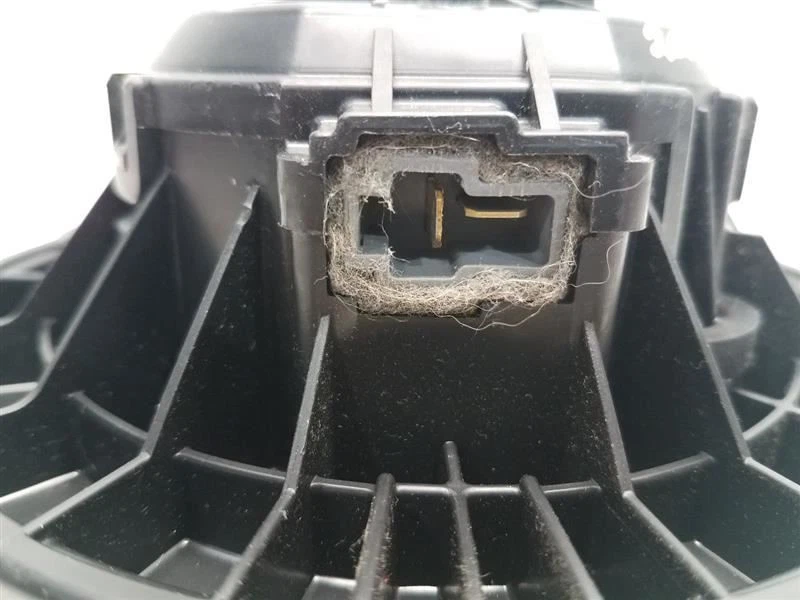 Hyundai Elantra 2013 (cupé/1,8 L) motor soplador - control manual de temperatura Foto 3 de 4