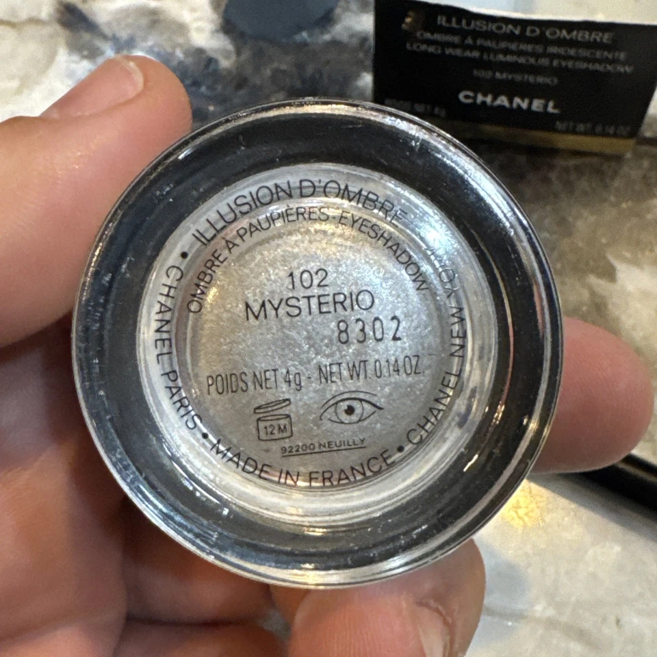 Sombra de ojos Chanel Illusion D'Ombre 102 plateada Mysterio 4 g maquillaje de larga duración Foto 4 de 4